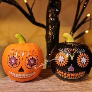 CRACKER Barrel Halloween SUGAR SKULL PUMPKIN Salt and Pepper Shaker Set New